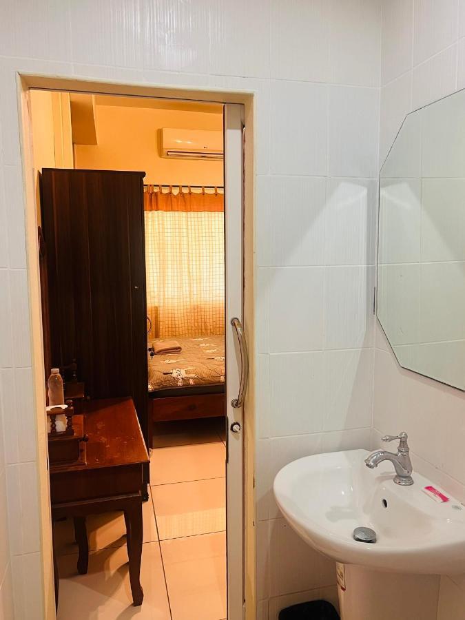 Aekkalukthai Hostel Rayong Exterior foto